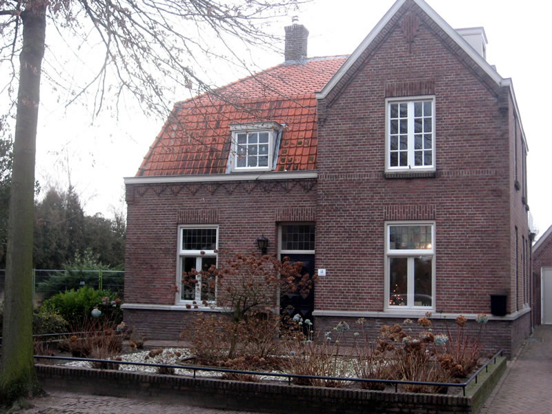 Dorpsstraat 13